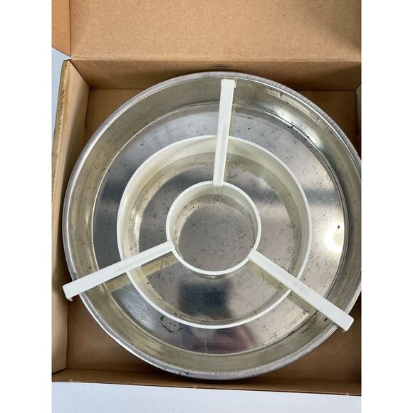 The Classic Checkerboard Cake Pan Set Chicago Metallic in Box with Guide - Picture 4 of 7